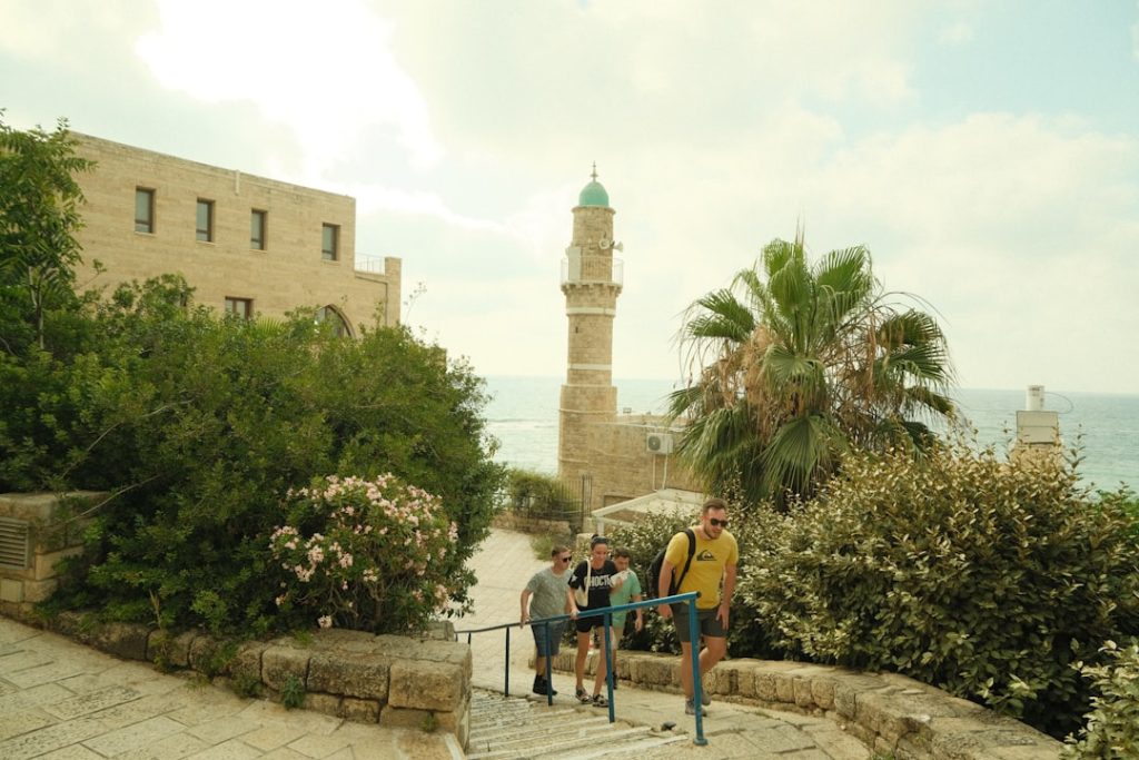 מדריך לפטור ממס שבח במכירת דירת מגורים והבנת הזכאות